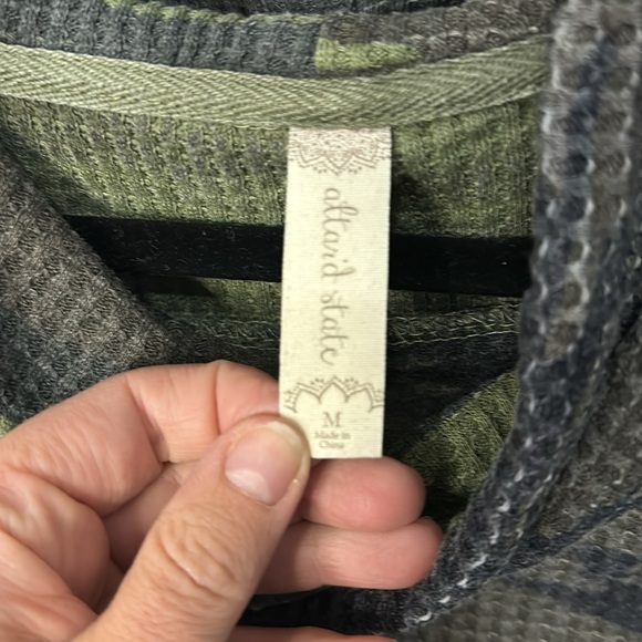 Altarid State mock neck camo shirt size medium - Picture 4 of 10